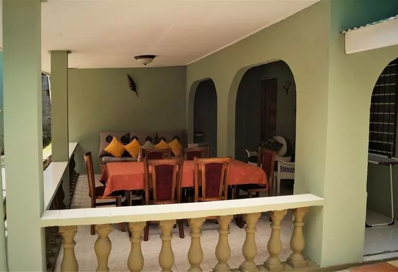 پانسیون Chez May Paule Guesthouse