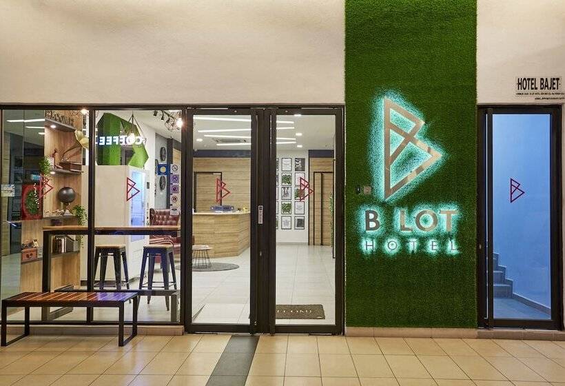 Szálloda B Lot