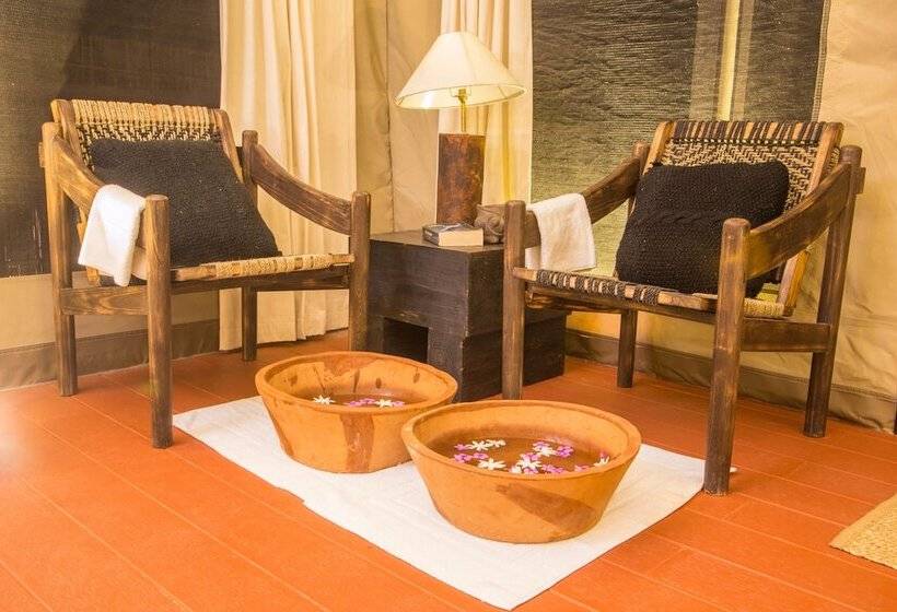 هتل Jagatpur Lodge