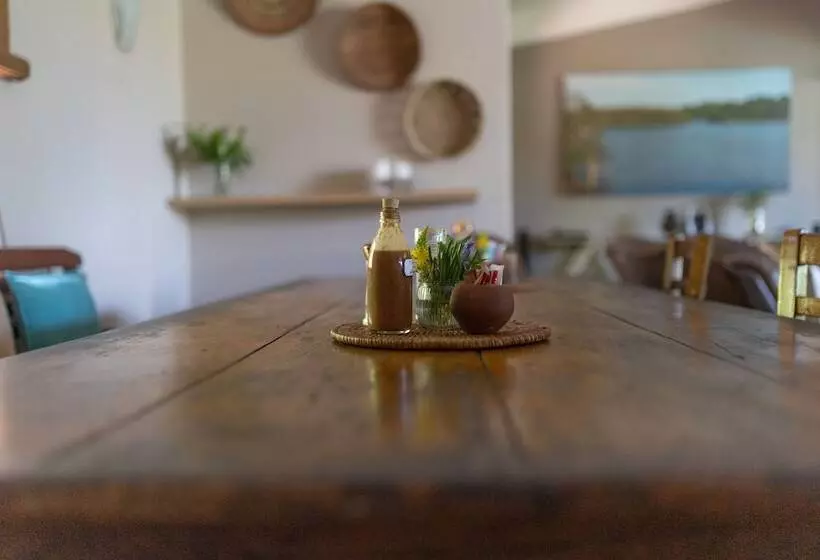 ペンション Ngoye Lodge
