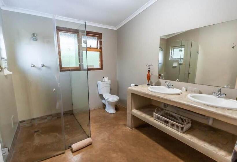 פנסיון Ngoye Lodge