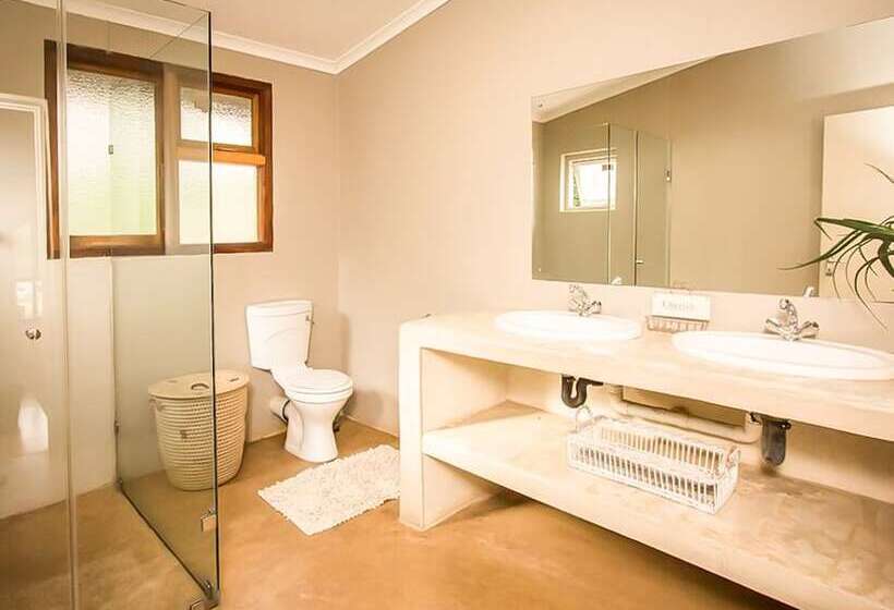 פנסיון Ngoye Lodge