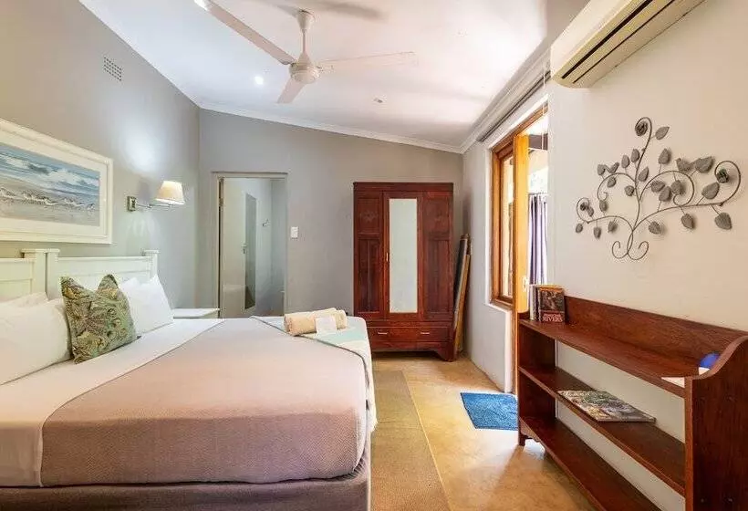 ペンション Ngoye Lodge