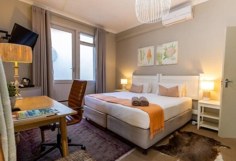 פנסיון Ngoye Lodge