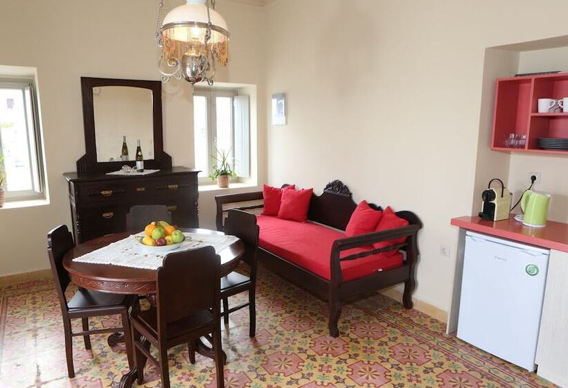 بنسيون Nomikos Mansion