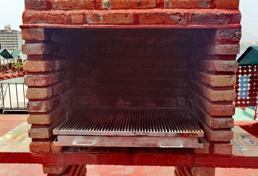 هاستل The Roof Backpackers