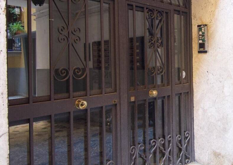 پانسیون La Strada Parlata