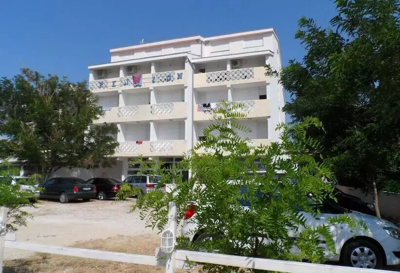 Majatalo Rooms And Apartments Galeb