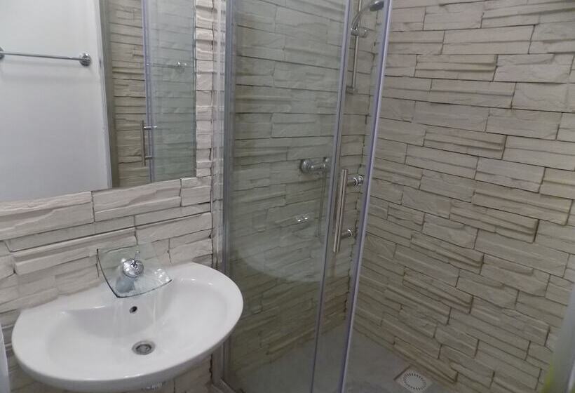 پانسیون Rooms And Apartments Galeb