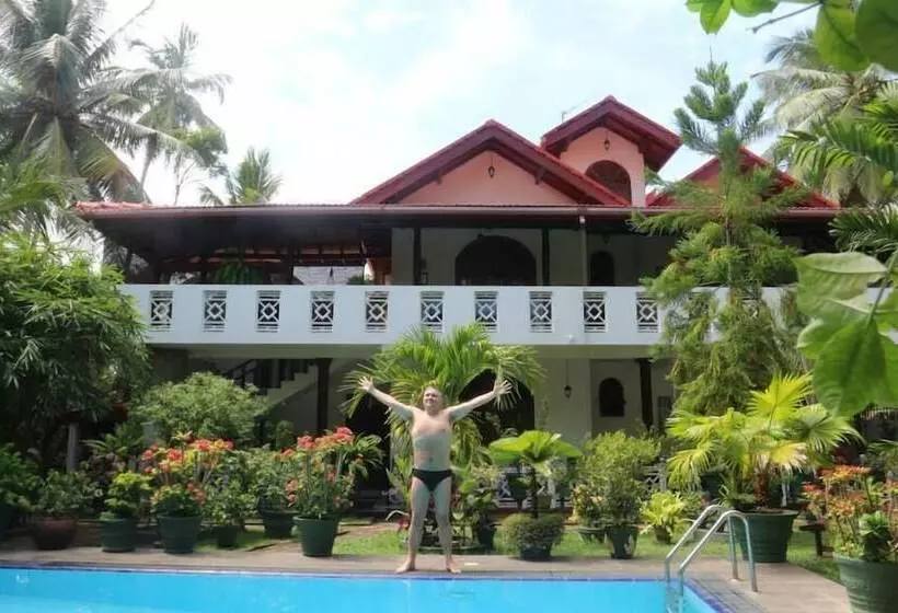 پانسیون Sankarest Villa