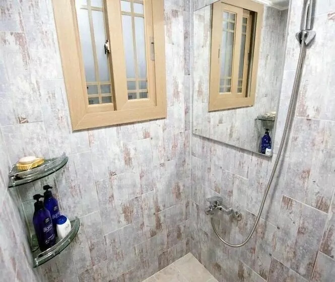 Bdgr Bnb   Hostel