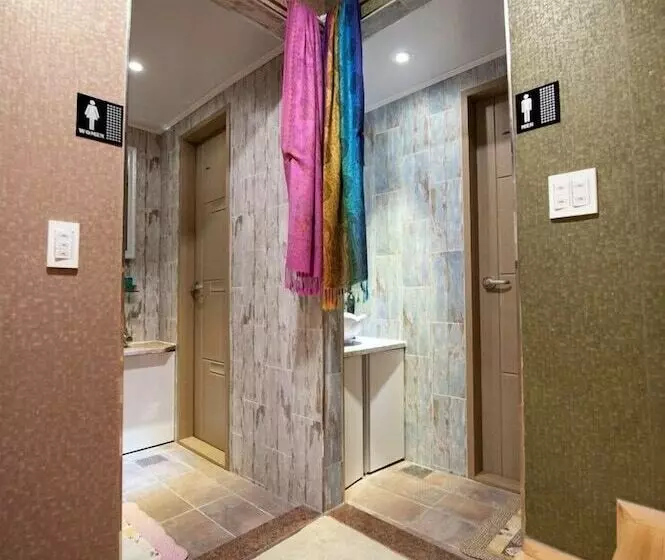 Bdgr Bnb   Hostel
