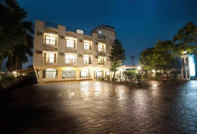 ホテル Treebo Reveniir Resort