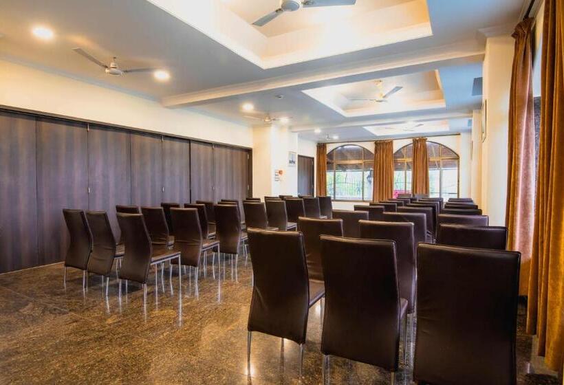 Hotell Treebo Reveniir Resort