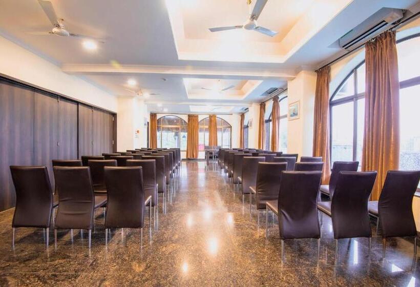 Hotell Treebo Reveniir Resort