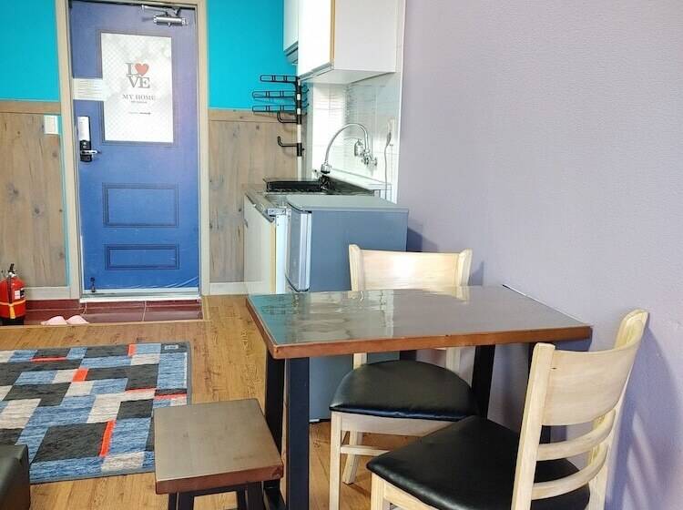 Salmon Village Pension