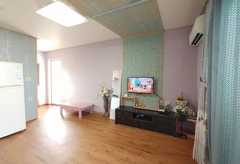 Salmon Village Pension