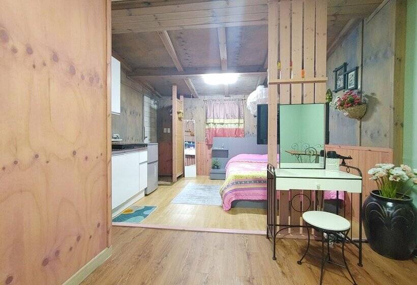 Salmon Village Pension