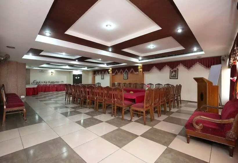 Hotelli Sekhon Grand