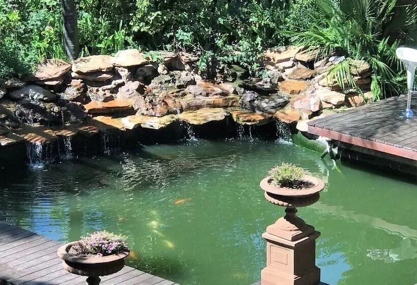 ホテル The Garden Venue