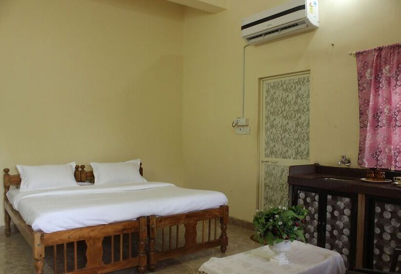 Oyo 6236 Home Studio Near Sinquerim Beach