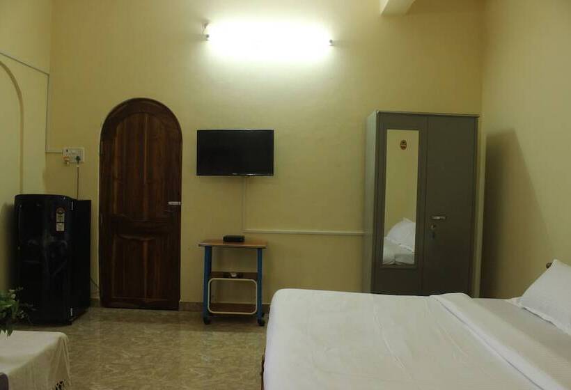 Oyo 6236 Home Studio Near Sinquerim Beach