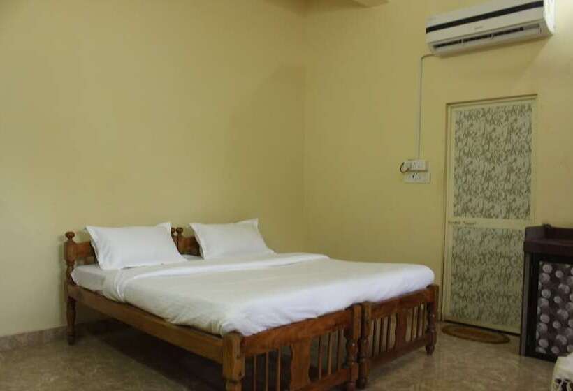 Oyo 6236 Home Studio Near Sinquerim Beach