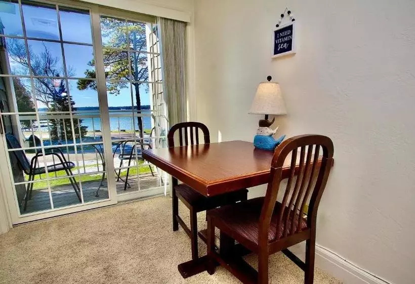 Baileys Harbor Yacht Club Resort