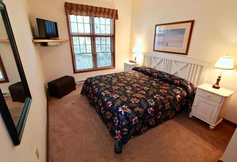 Baileys Harbor Yacht Club Resort