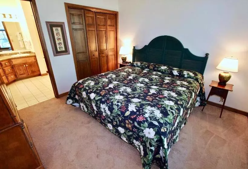 Baileys Harbor Yacht Club Resort