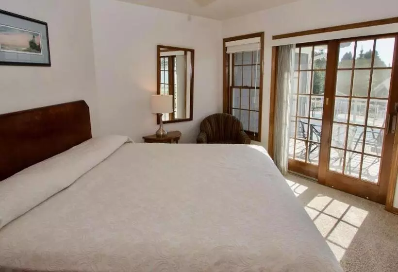 Baileys Harbor Yacht Club Resort