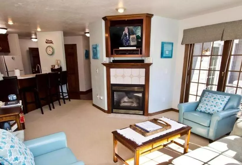 Baileys Harbor Yacht Club Resort