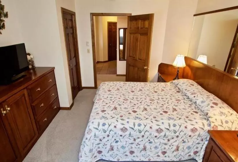 Baileys Harbor Yacht Club Resort