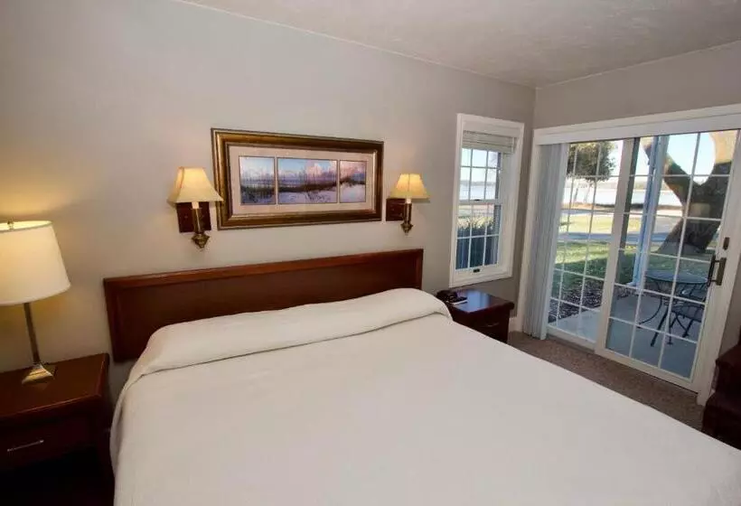 Baileys Harbor Yacht Club Resort