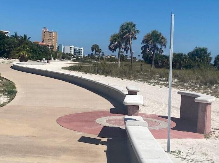 Beachside Resort Motel