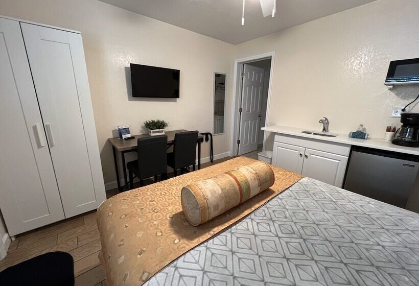 Beachside Resort Motel