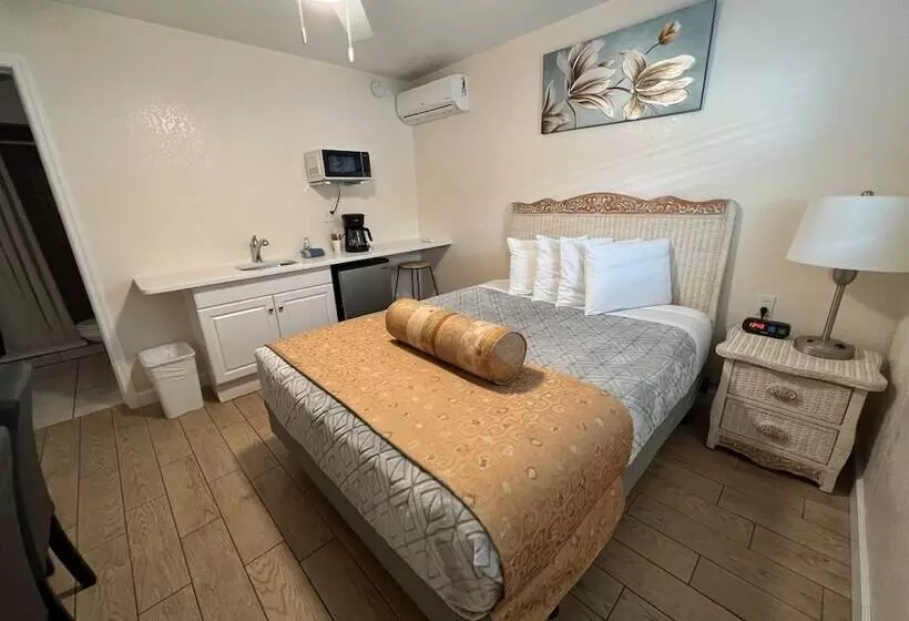 Beachside Resort Motel