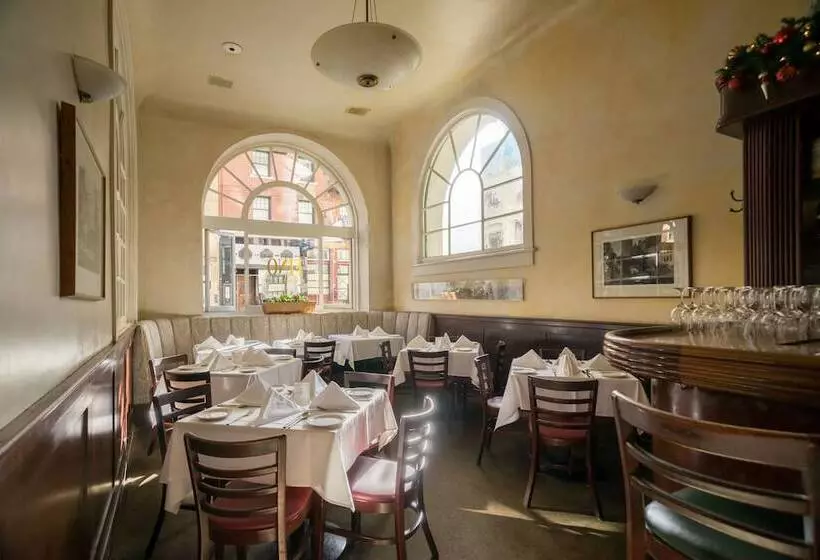 ホテル The Andrews