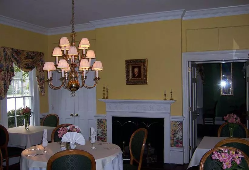 Отель Ashford Inn