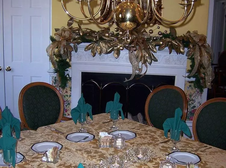 Отель Ashford Inn