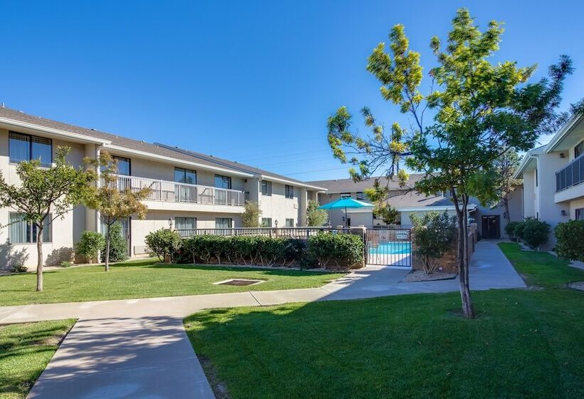 هتل Ashmore Inn And Suites Lubbock