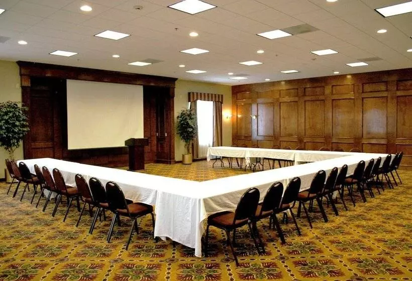 ホテル Ashmore Inn And Suites Lubbock