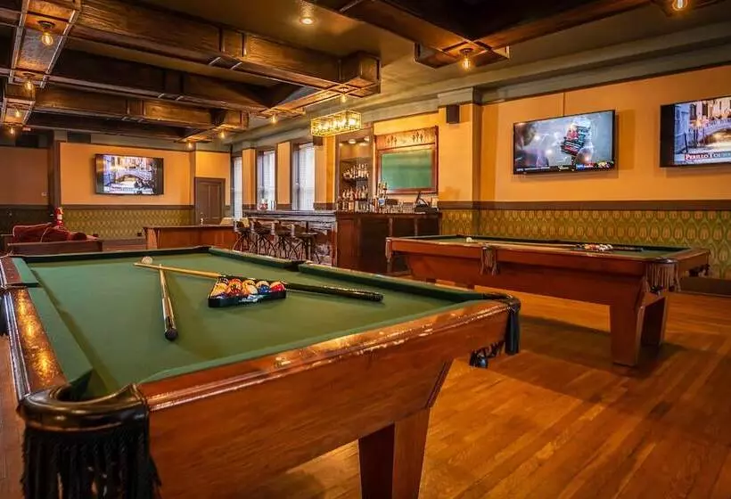 هتل 1905 Basin Park