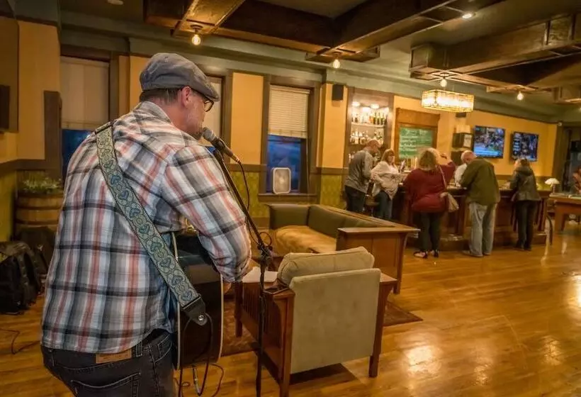 هتل 1905 Basin Park