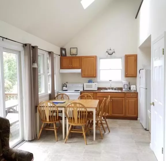 Hotel Bayside Inn & Marina