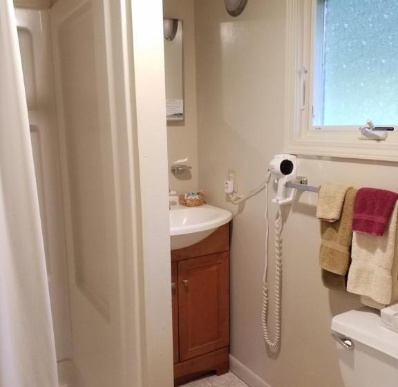 فندق Bayside Inn & Marina