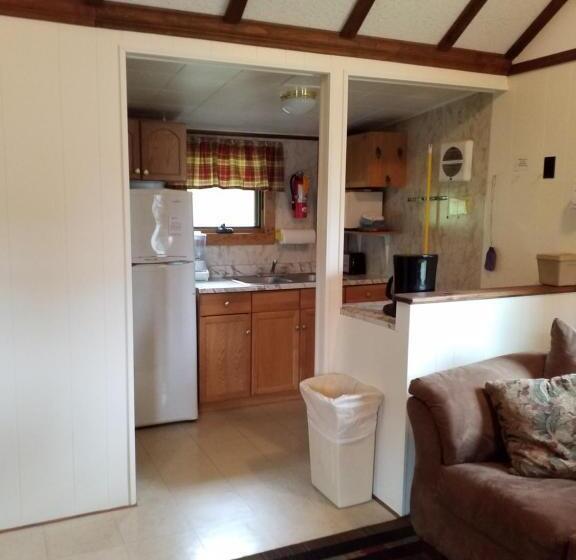 فندق Bayside Inn & Marina