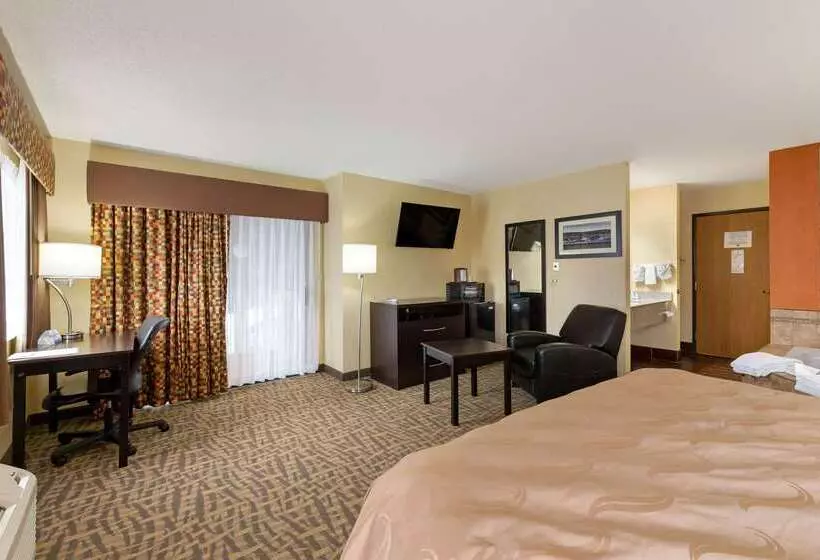 בית מלון כפרי Quality Inn