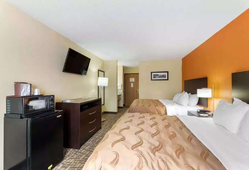 בית מלון כפרי Quality Inn