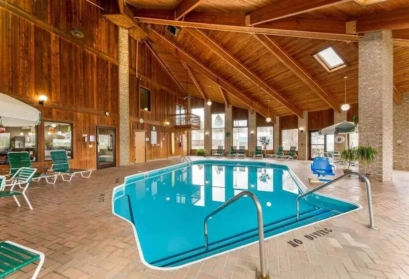 בית מלון כפרי Quality Inn